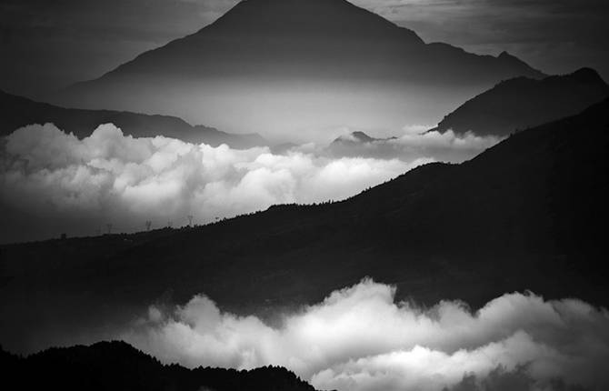 Monochromatic Photographs by Hengki Koentjoro