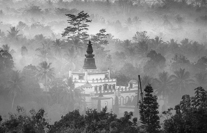 Monochromatic Photographs by Hengki Koentjoro