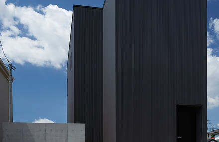 Alluring Black Box House in Tokyo