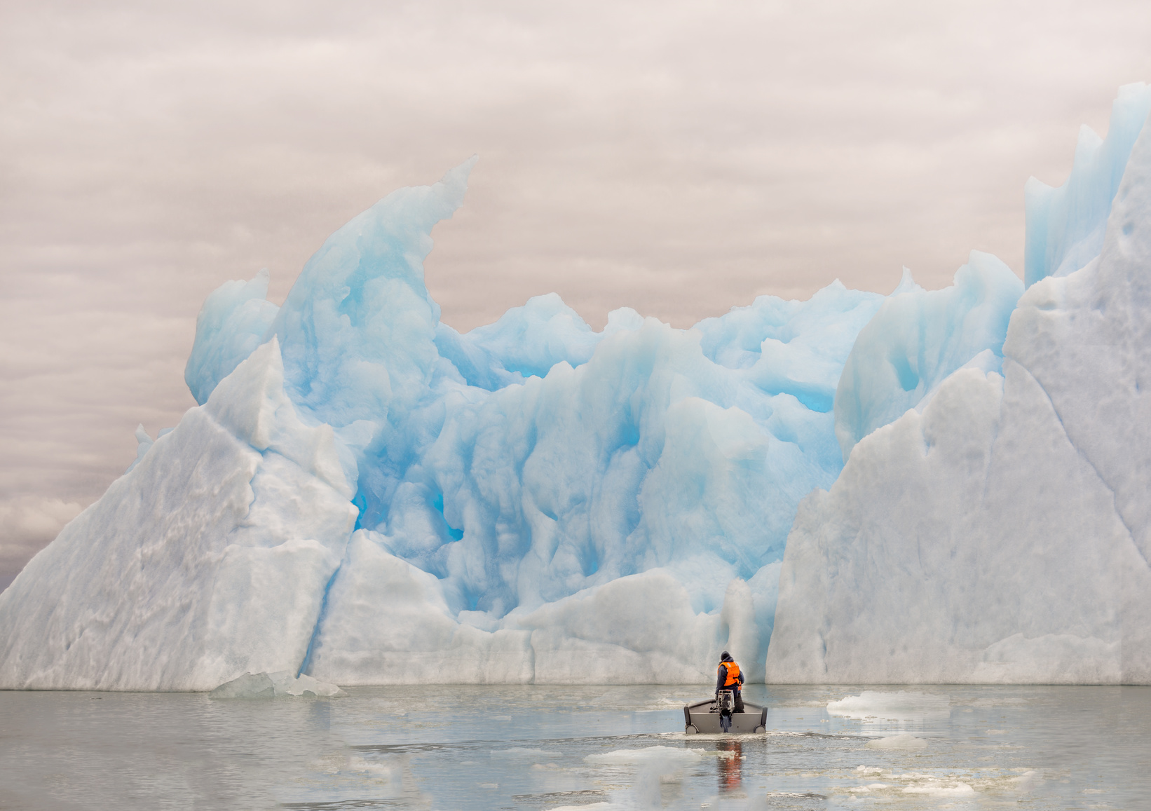 iceberg in a cloudy day