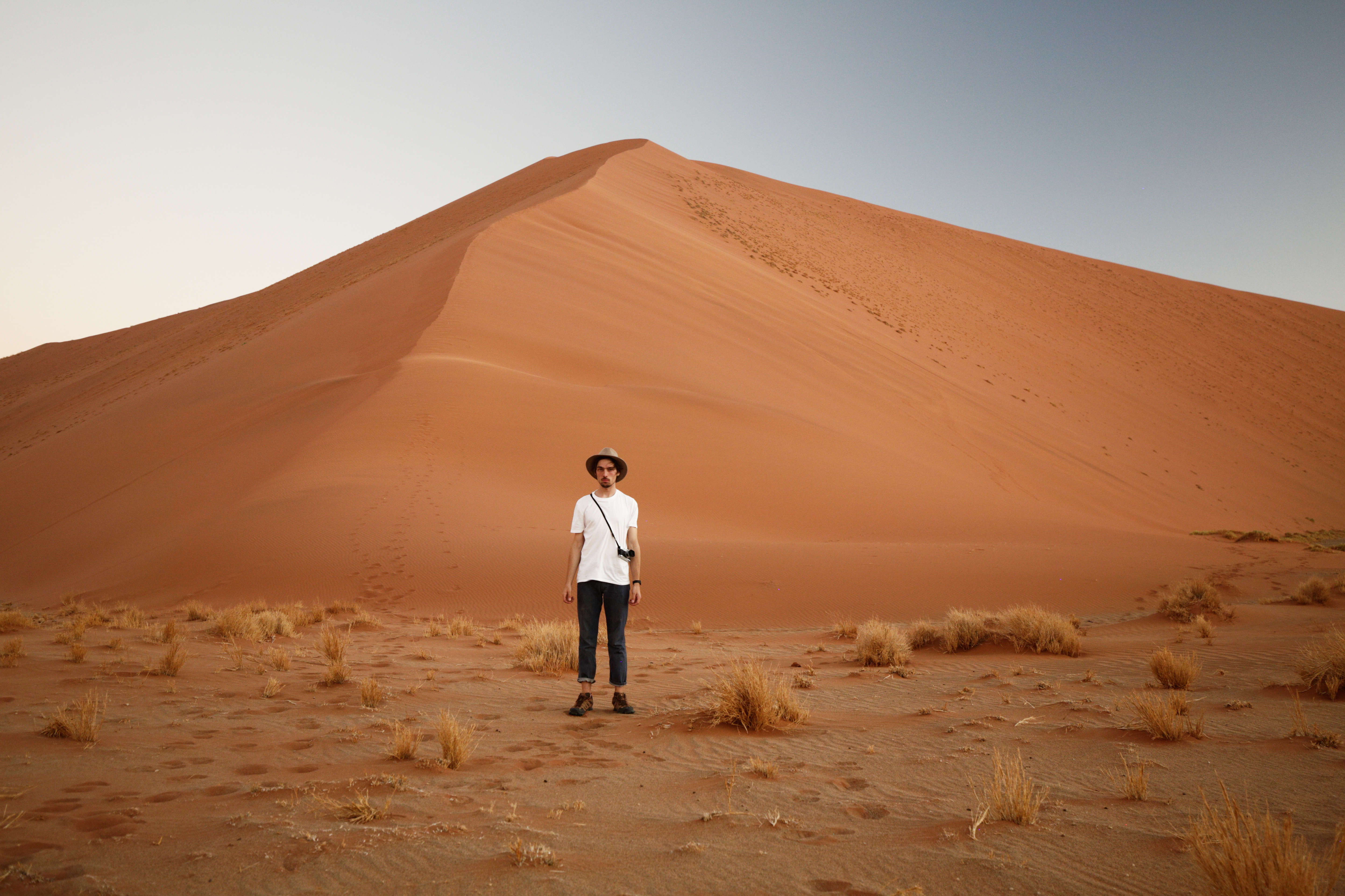 Photographe dans les dunes