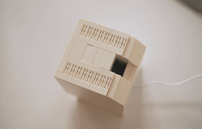 Cute LEGO Replica of an Old Macintosh