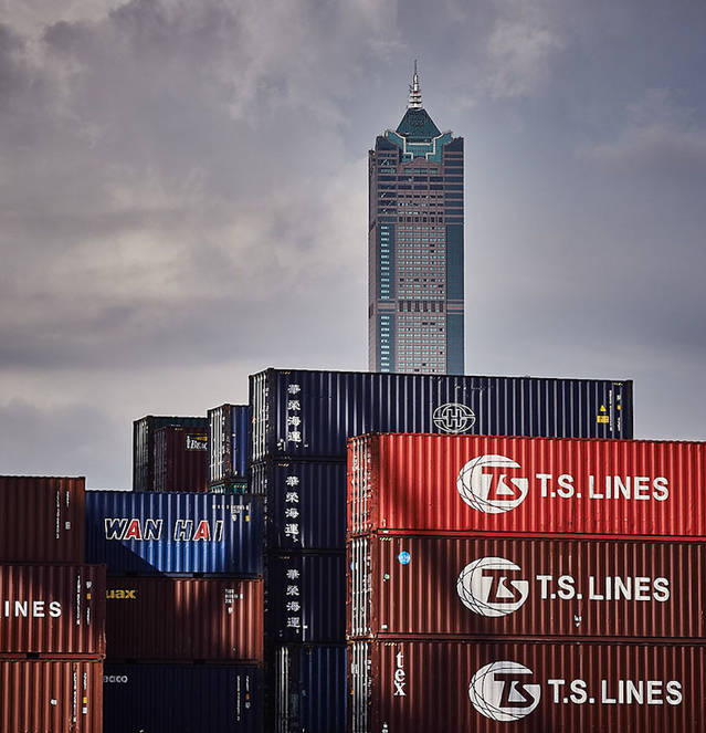 Fascinating Containers in Asian Ports – Fubiz Media