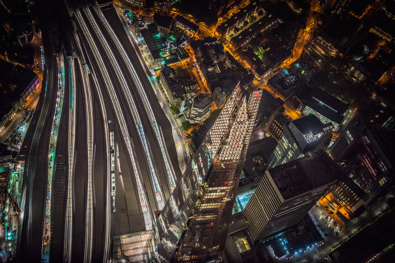 London Bridge Station is the fourth busiest station in the country, bringing an amazing 56 million passengers into the city each year. Here we view the new platforms and the Shard.