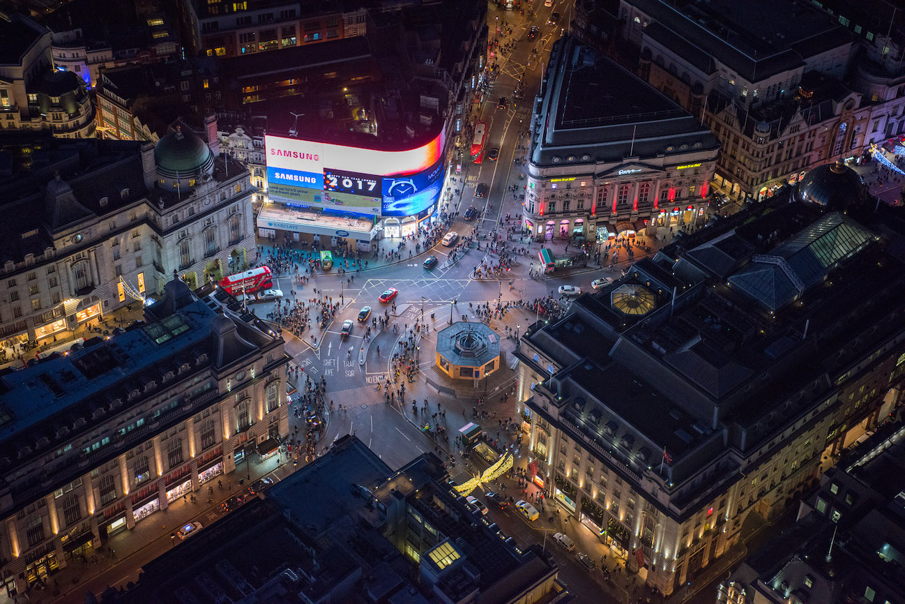 9091 Piccadilly Circus and the iconic advertising hoardigs on the corner building on the northern side. The first sign was for Perrier in 1908, and the Piccadilly Lights owned by Land Securities are now undertaking a major upgrade scheduled to be finished in autumn 2017.