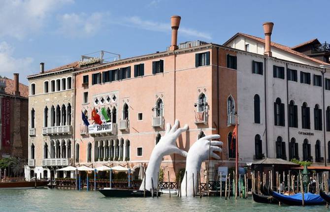 Premonitory Art Installation in Venice by Lorenzo Quinn