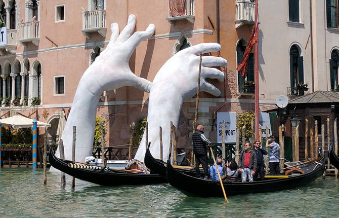 Premonitory Art Installation in Venice by Lorenzo Quinn