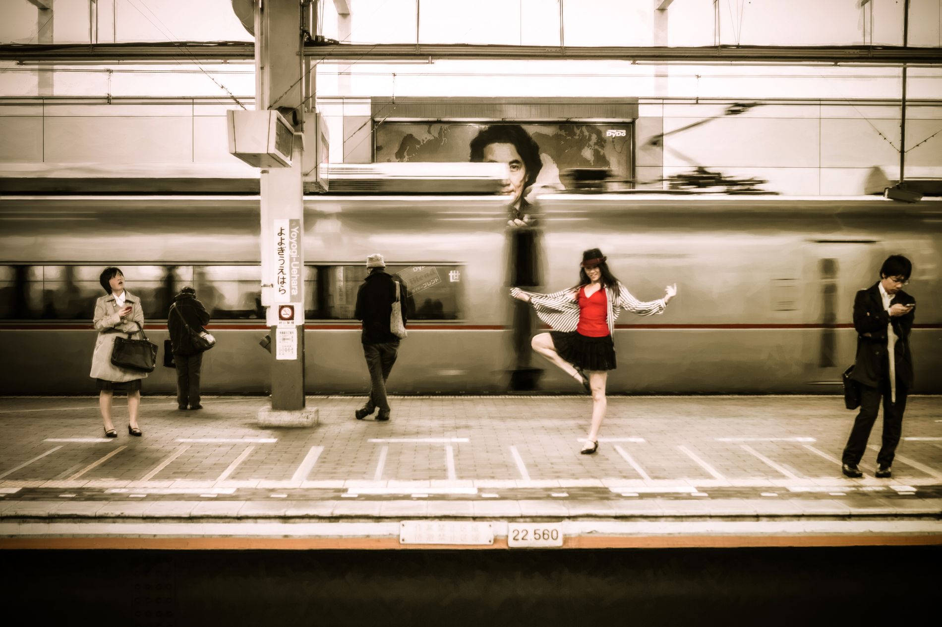 Platform featuring Haruna Shimonishi