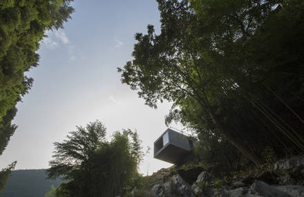 Contemporary Japanese Fishing Cabin by Masato Sekiya