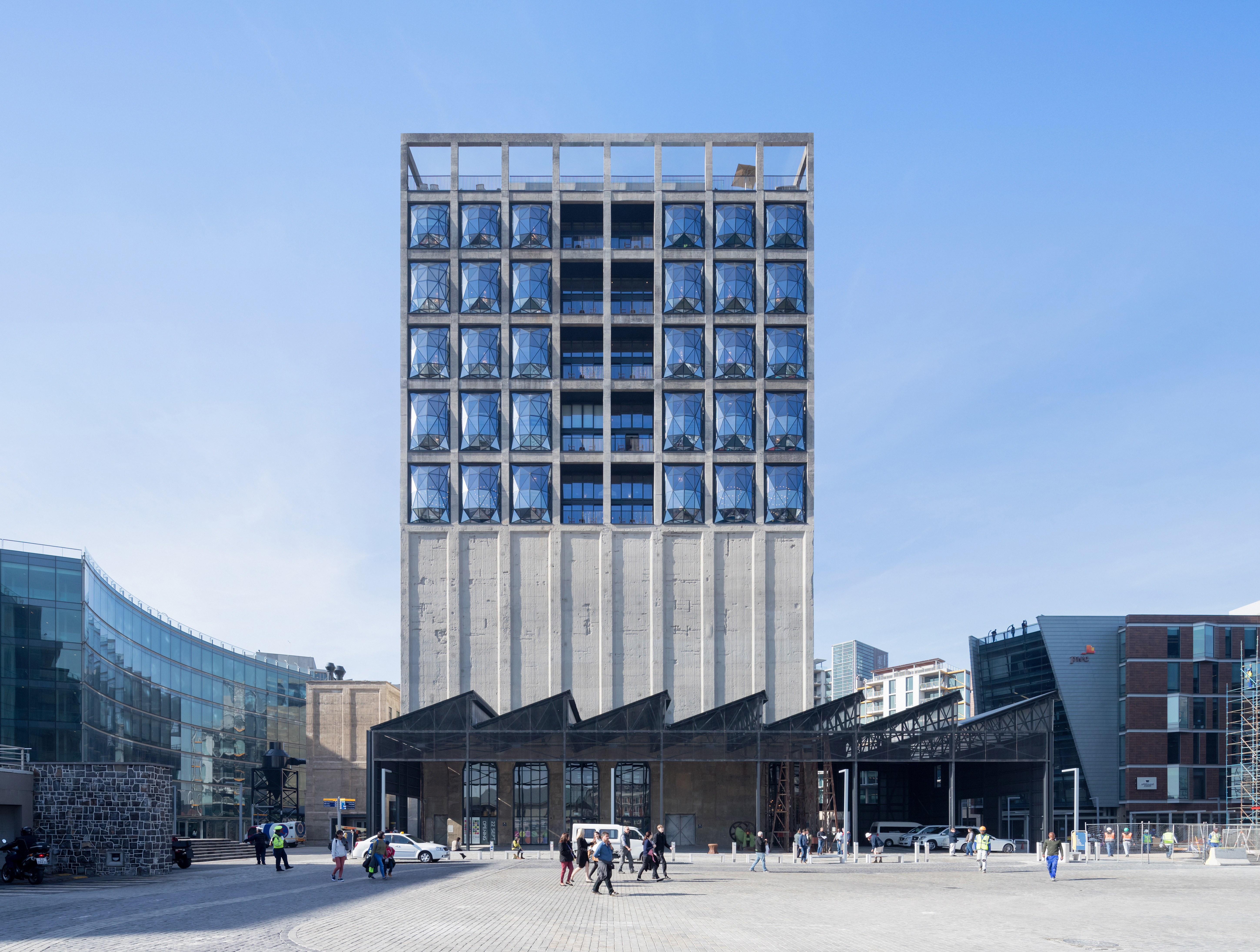 776_2_HR_ZeitzMOCAA_Heatherwick Studio_Credit_Iwan Baan_Exterior