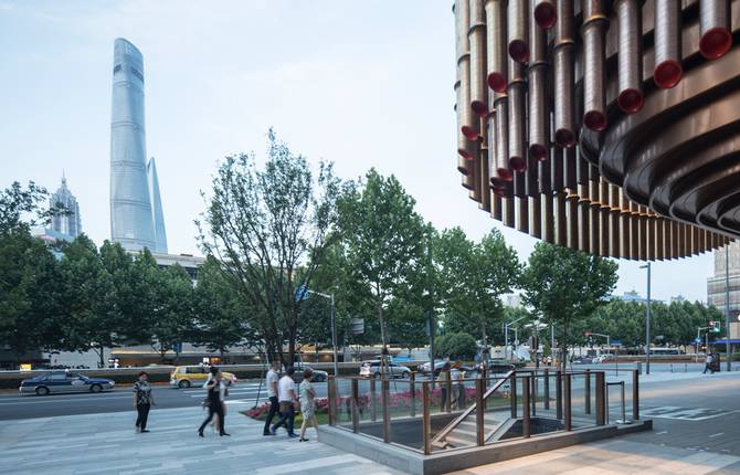 Amazing Moving Facade by Foster + Partners and Heatherwick Studios
