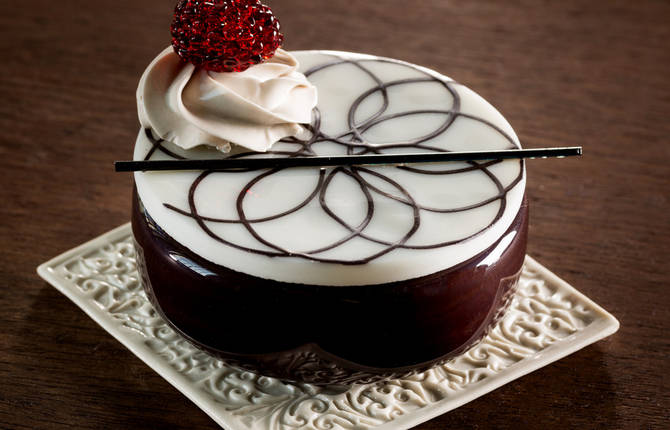 Incredible Porcelain and Glass Pâtisseries by Shayna Leib