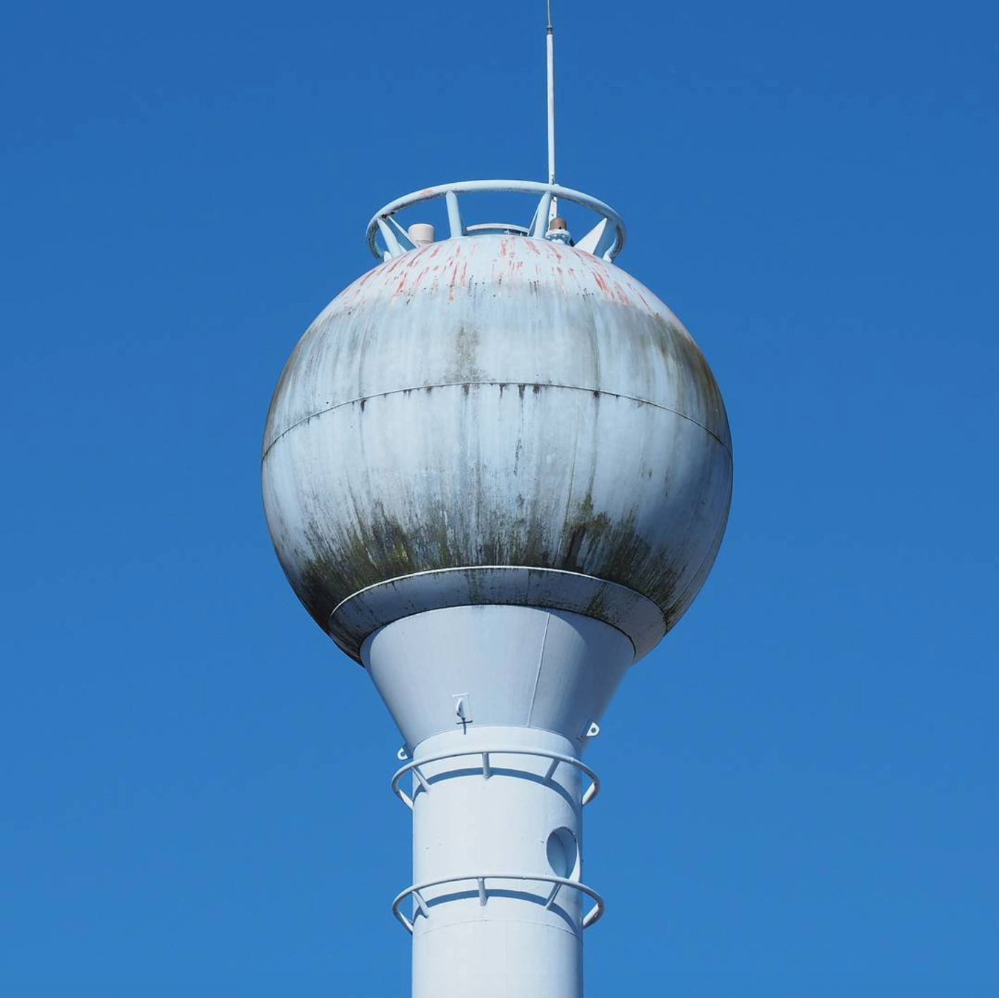 content_fubiz-japanese-water-towers-02