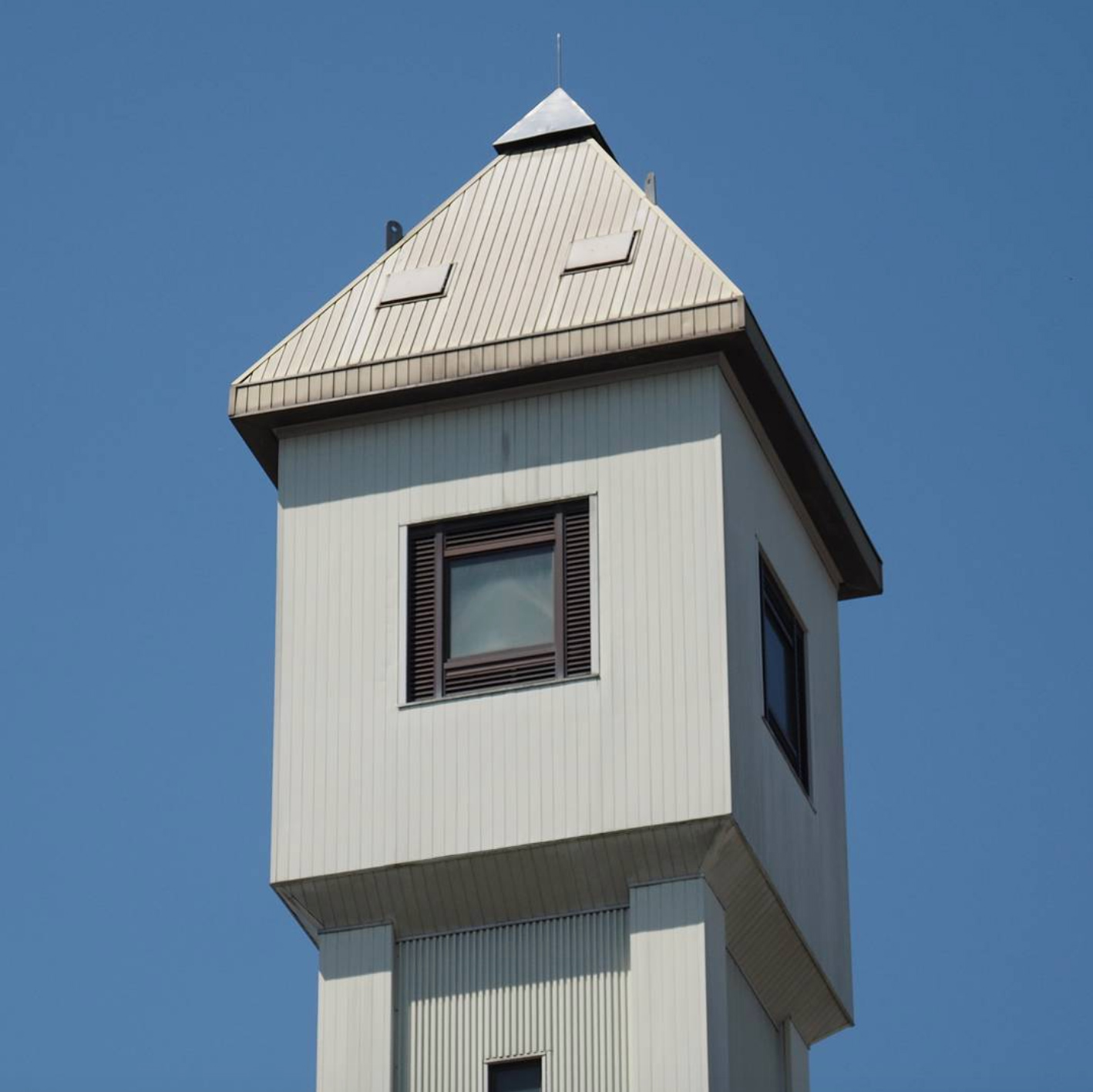 content_fubiz-japanese-water-towers-04