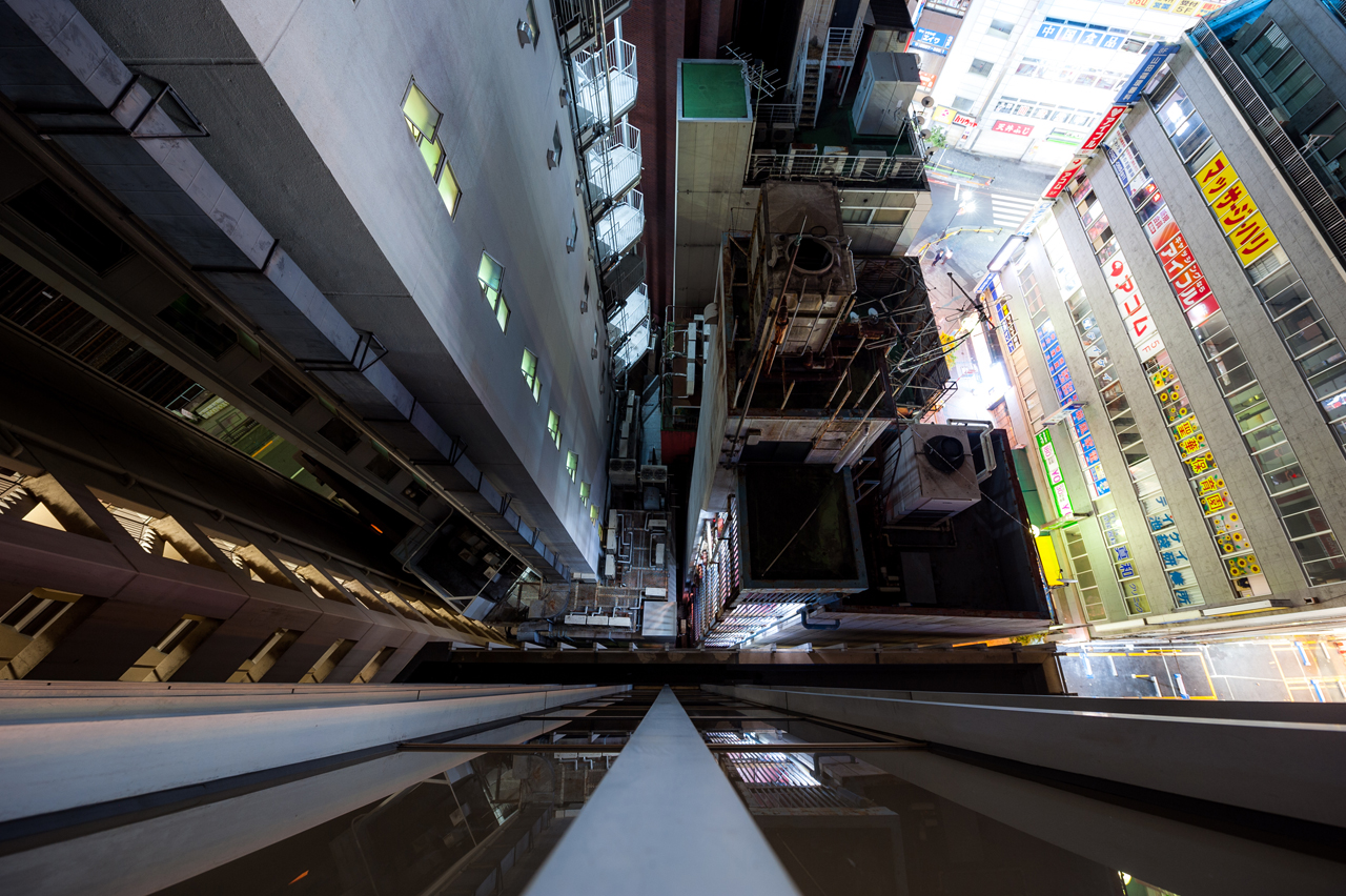 fubiz-lukasz-palka-tokyo-rooftops-photography-02