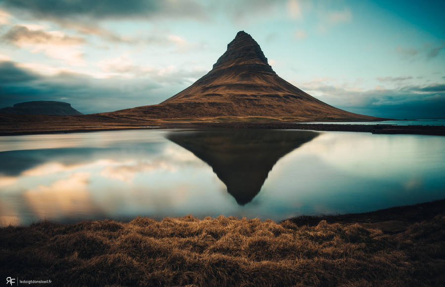 Road Trip in Iceland by Romain Farge