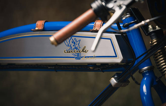 Stunning Retro Ducati « Cucciolo » Motorcycle