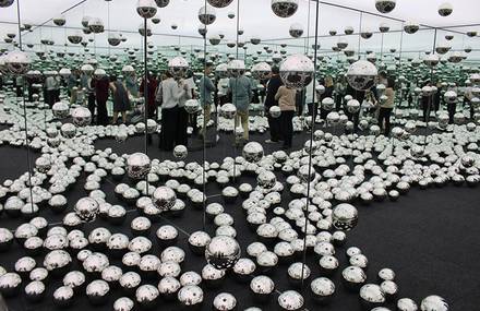 Infinity Mirror Rooms and Dreamy Installation by Yayoï Kusama