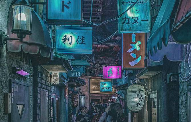 Nightlife in Tokyo’s Streets by Yoshito Hasaka