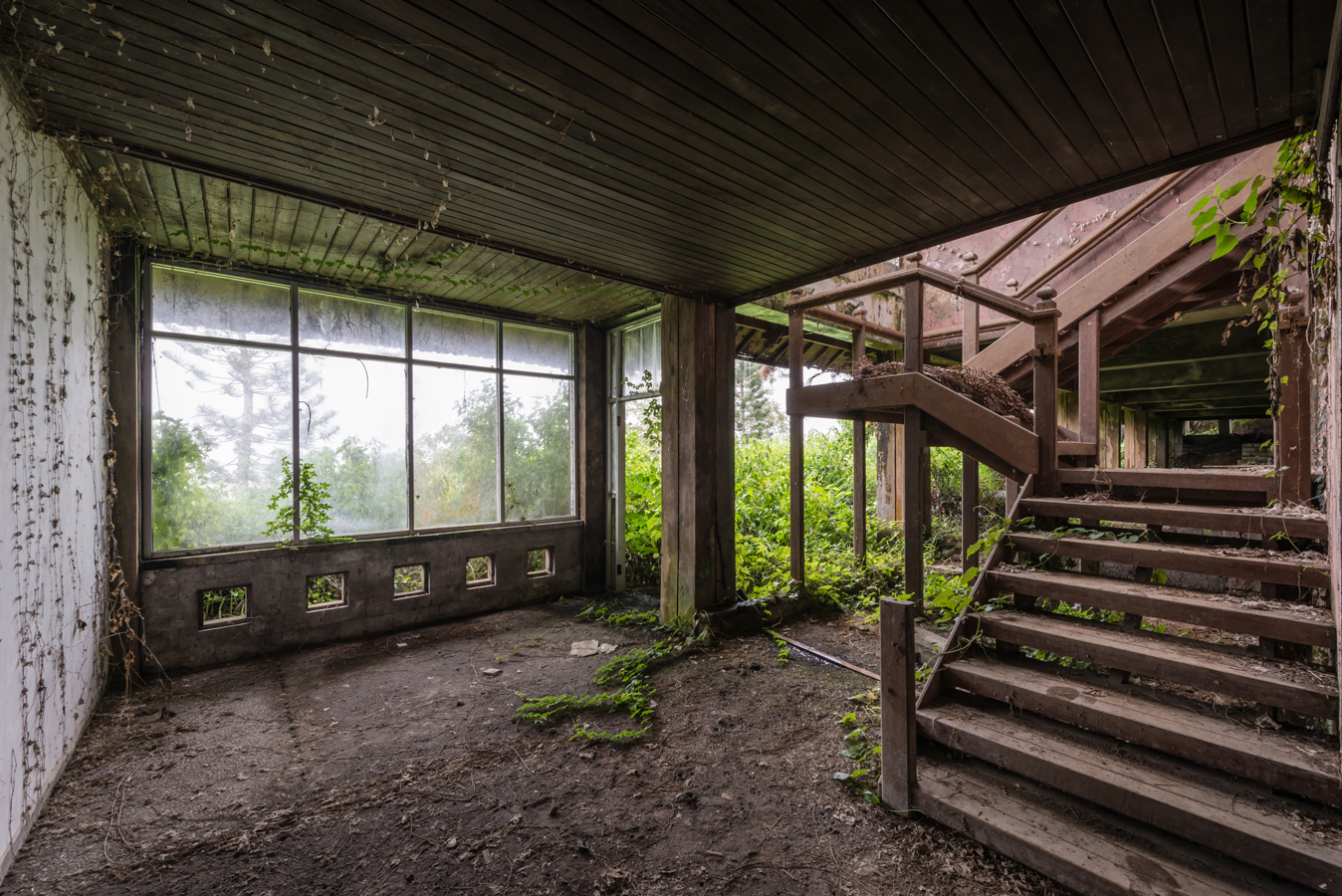 fubiz-romain-veillon-ghost-hotel-photography-03