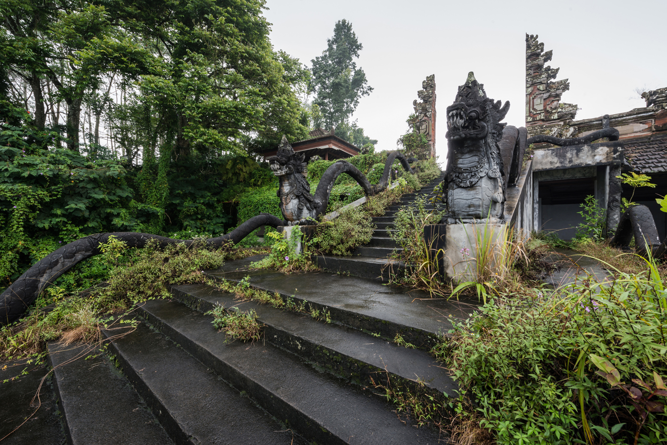 fubiz-romain-veillon-ghost-hotel-photography-04