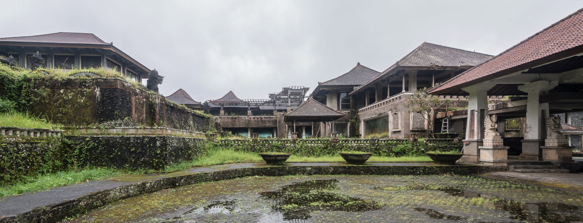 fubiz-romain-veillon-ghost-hotel-photography-05