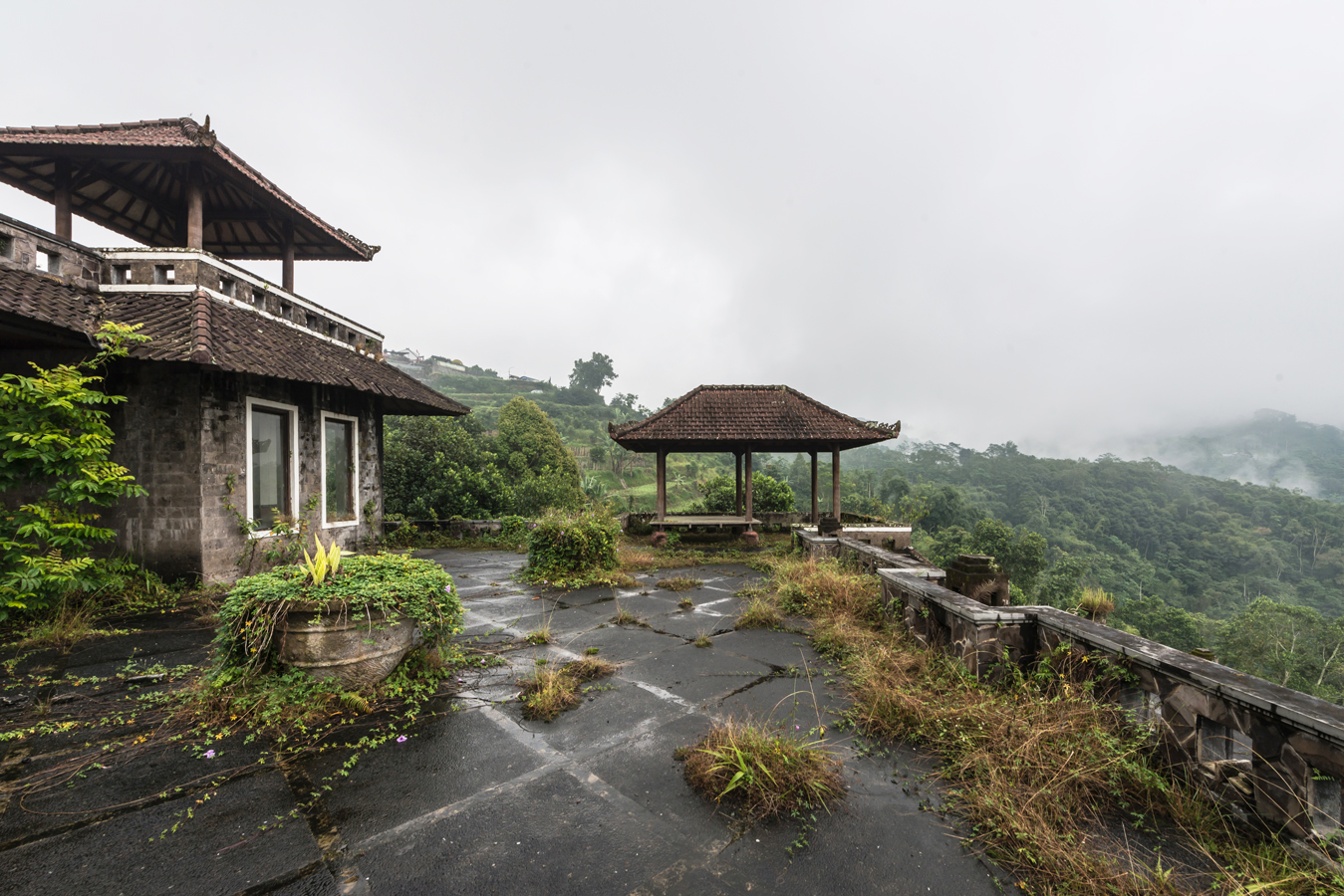 fubiz-romain-veillon-ghost-hotel-photography-07