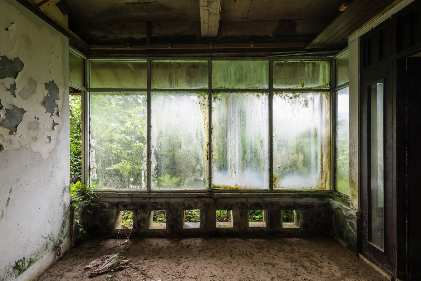 fubiz-romain-veillon-ghost-hotel-photography-12