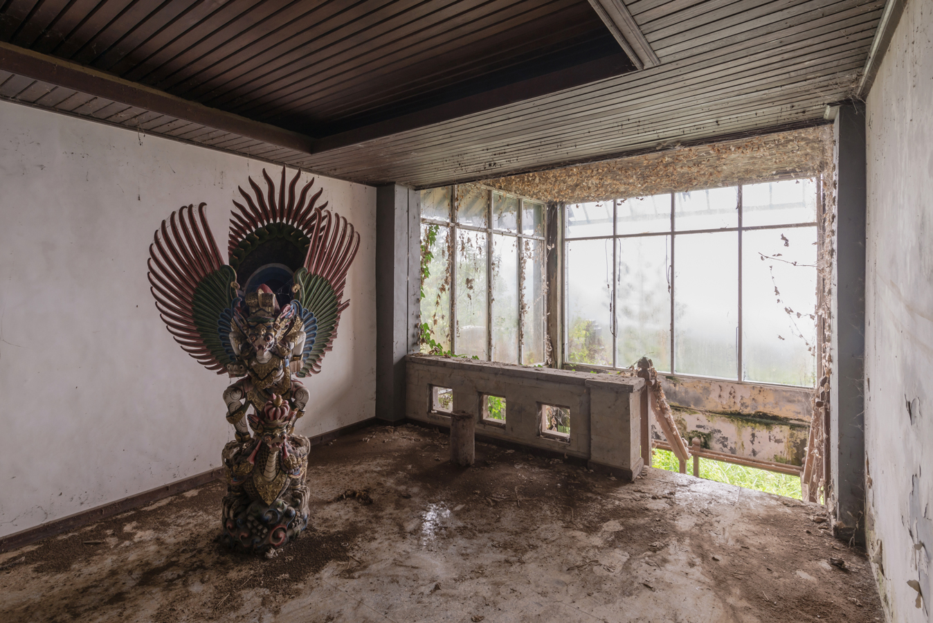 fubiz-romain-veillon-ghost-hotel-photography-13