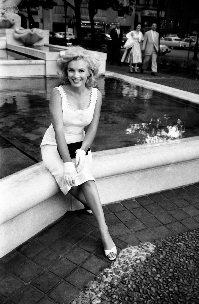 Marilyn Monroe At The Plaza Hotel Fountain