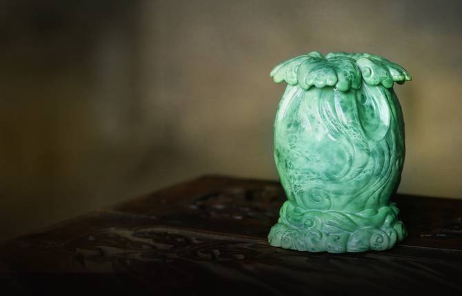 Cool ‘Alien vs Predator’ Jade-Like Figurines