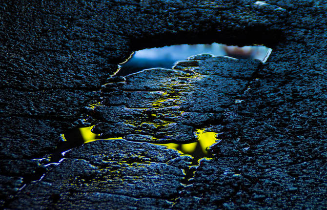 Stunning Pictures of Neon Reflects on Puddles