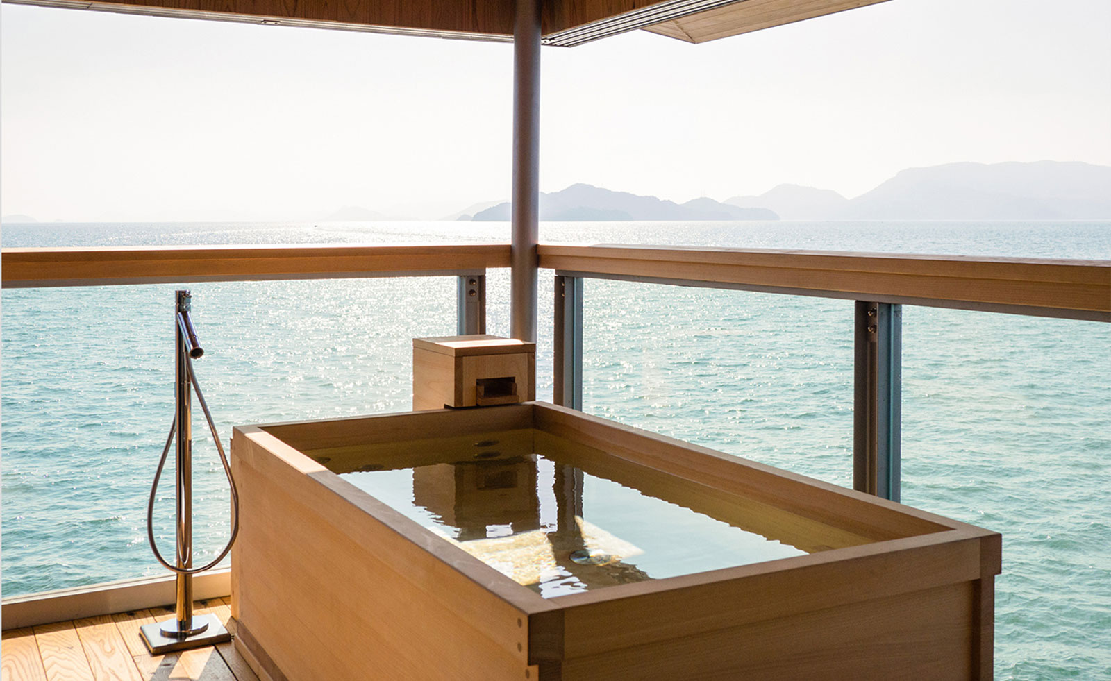 fubiz-guntu-floating-hotel-japan-07