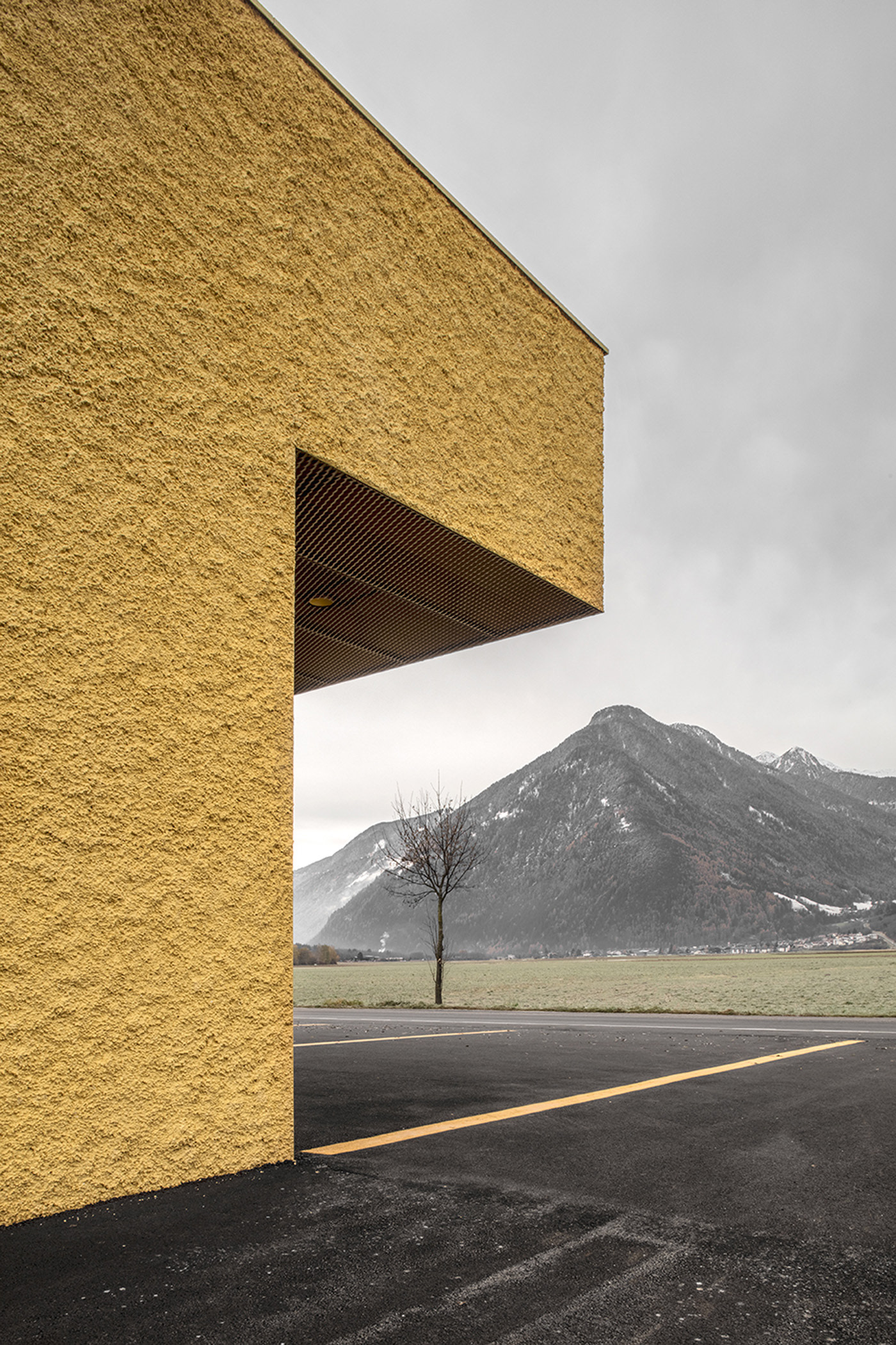 fubiz-pedevilla-firestation-architecture-03