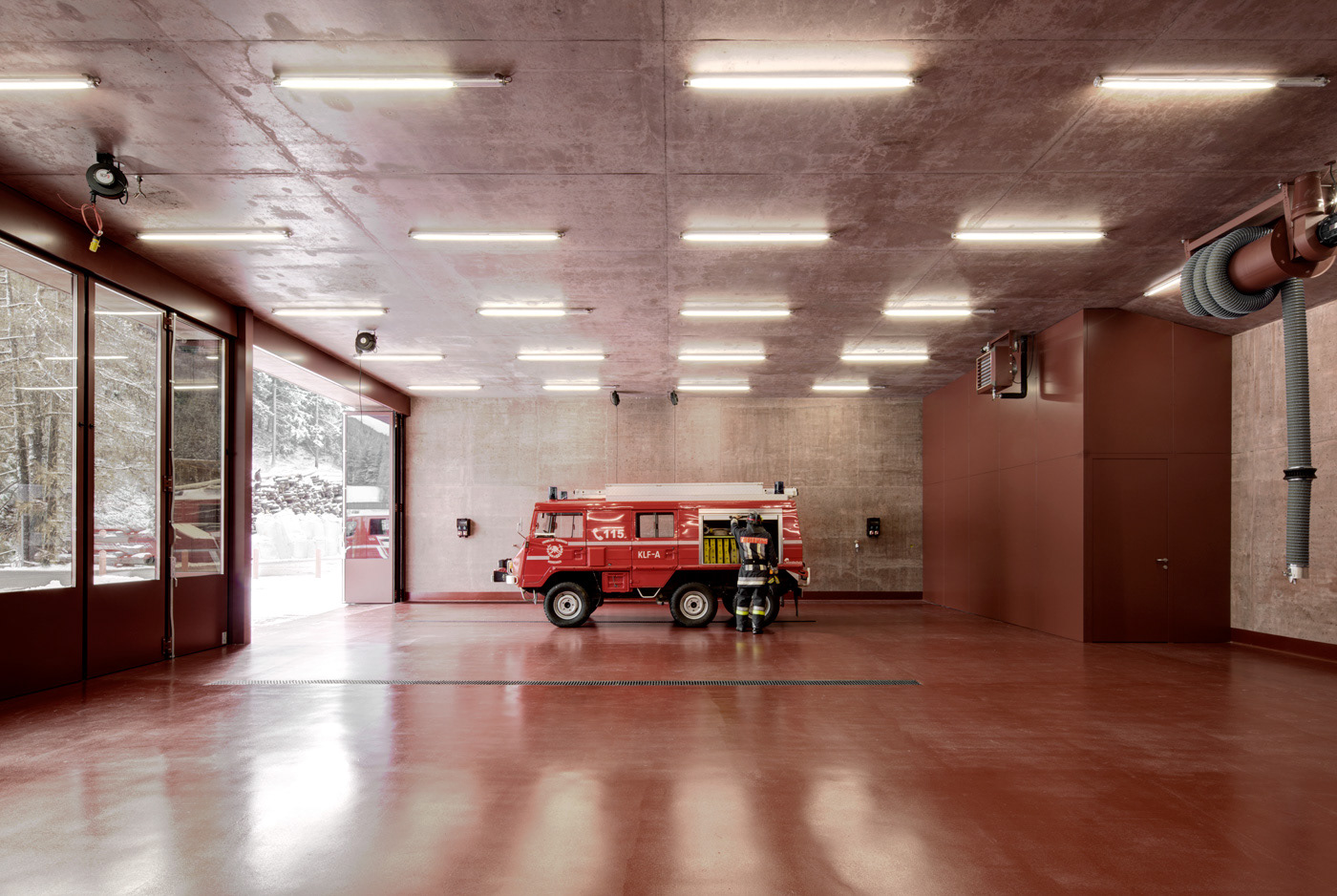 fubiz-pedevilla-firestation-architecture-13