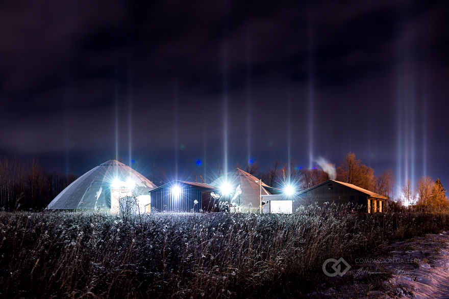 fubiz-ray-majoran-light-pillars-photography-03