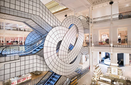 Visual Trickery into a Parisian Store