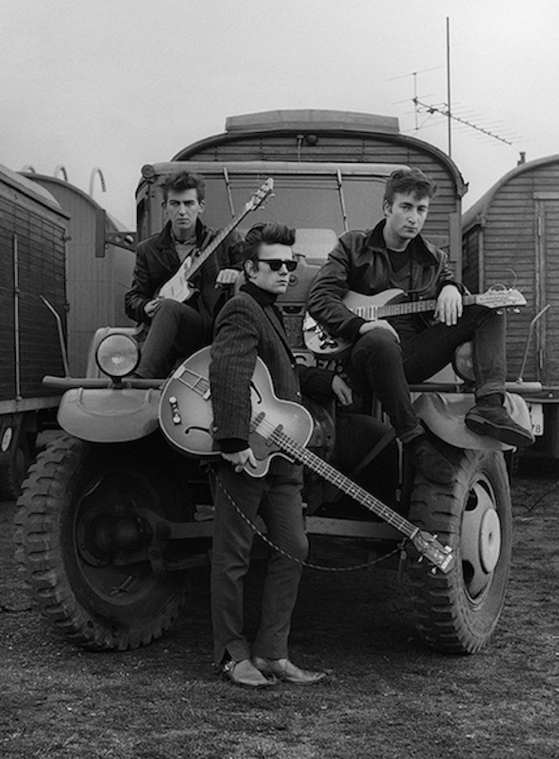 Astrid_Kirchherr_John_Lennon_Stuart_Sutcliffe_and_George_Harrison_on_a_truck_at_the_Fairground_1960_LR-beatles