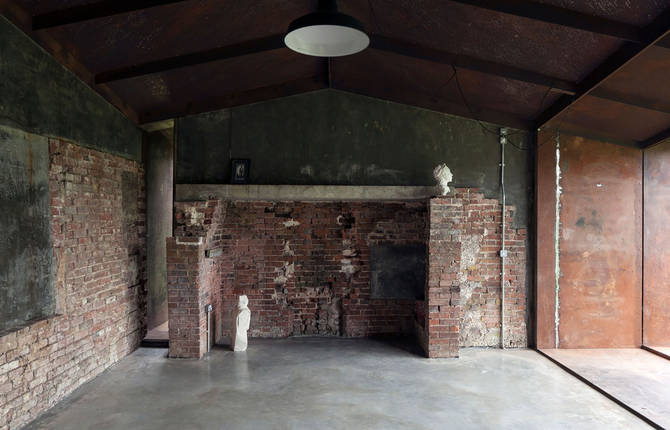 Artist’s Studio, Guesthouse and a Tunnel in an English Country Home