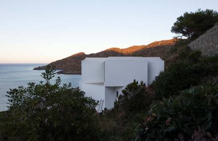 The Incredible Contemporary House Facing the Mediterranean