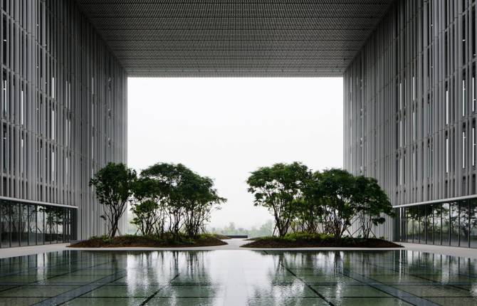 Hanging Garden into the Amorepacific Headquarter