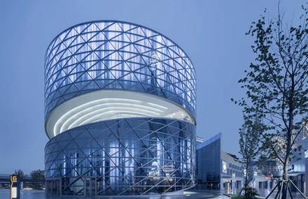 A Spiral Building for China Textile Center