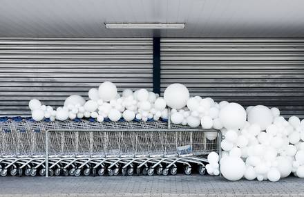 White Balloons and Human Reflexions