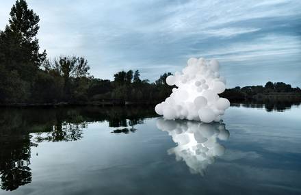 White Balloons and Human Reflexions