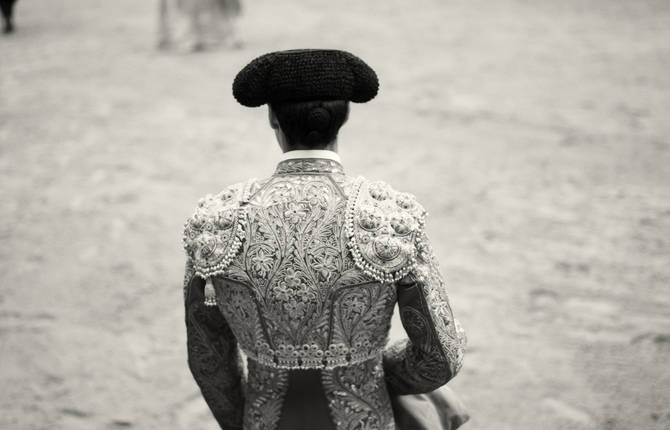 Visual Diary of Poetic Moments in Monochrome