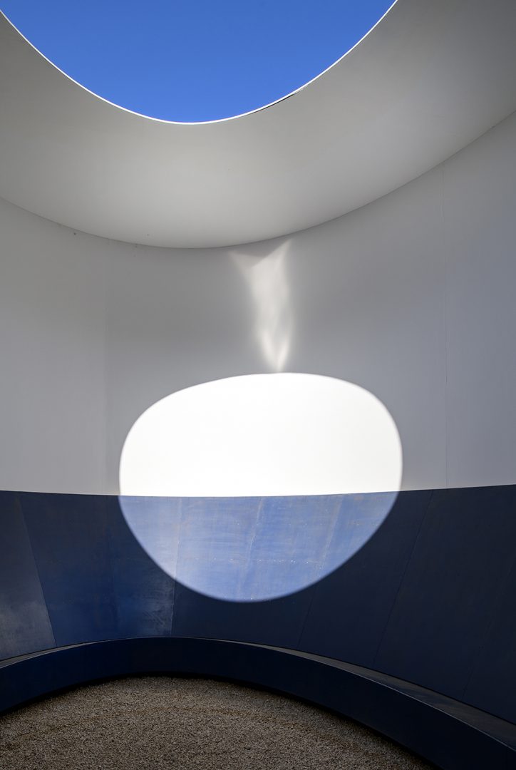 RDA5_10_EISENLOHR_Venet_Foundation_James_Turrell_MichelEisenlohr-724x1080