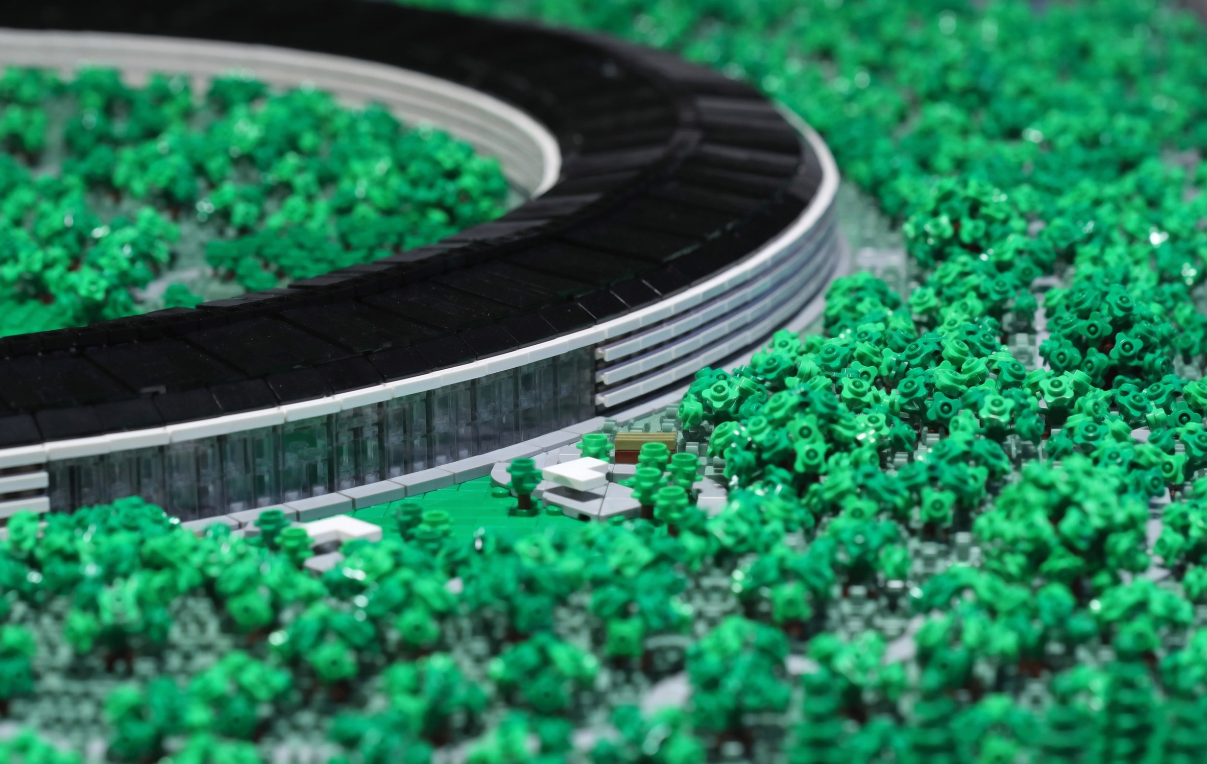 apple-park-cupertino-lego-spencer-rezkalla-foster-partners-_dezeen_2364_col_13