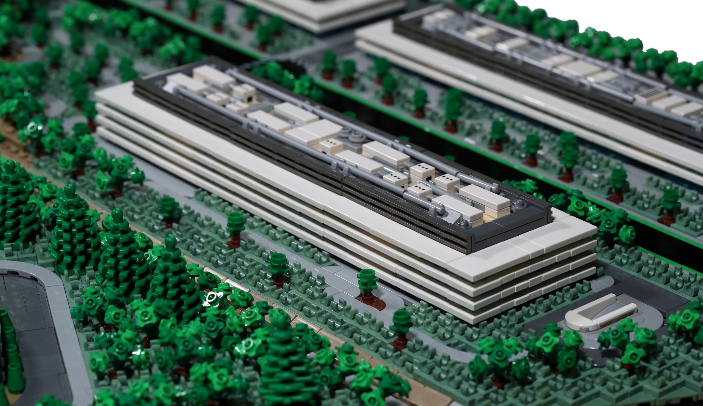 apple-park-cupertino-lego-spencer-rezkalla-foster-partners-_dezeen_2364_col_20