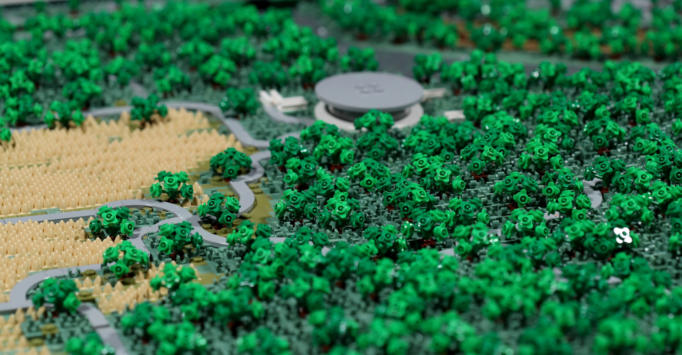 apple-park-cupertino-lego-spencer-rezkalla-foster-partners-_dezeen_2364_col_25