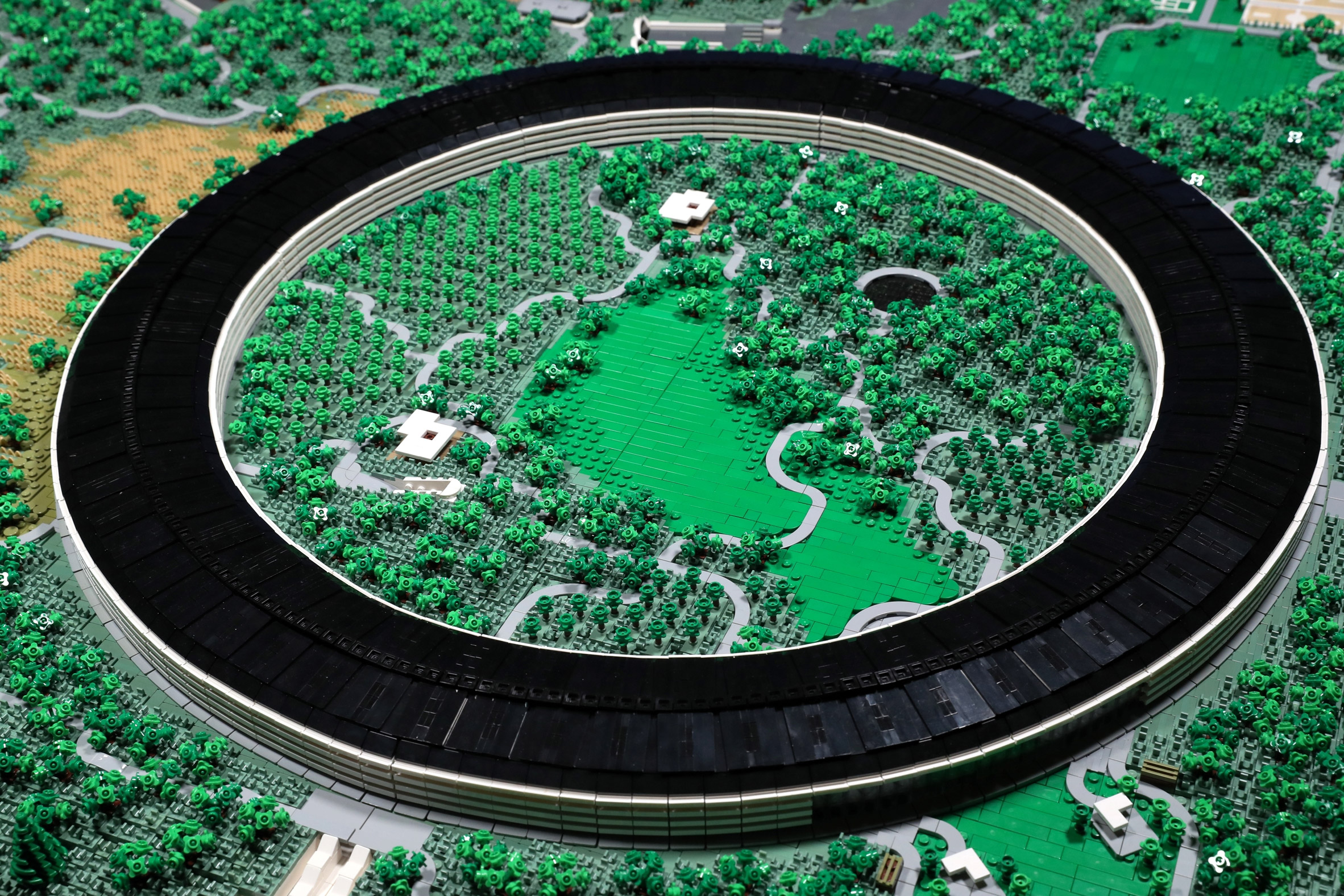 apple-park-cupertino-lego-spencer-rezkalla-foster-partners-_dezeen_2364_col_3